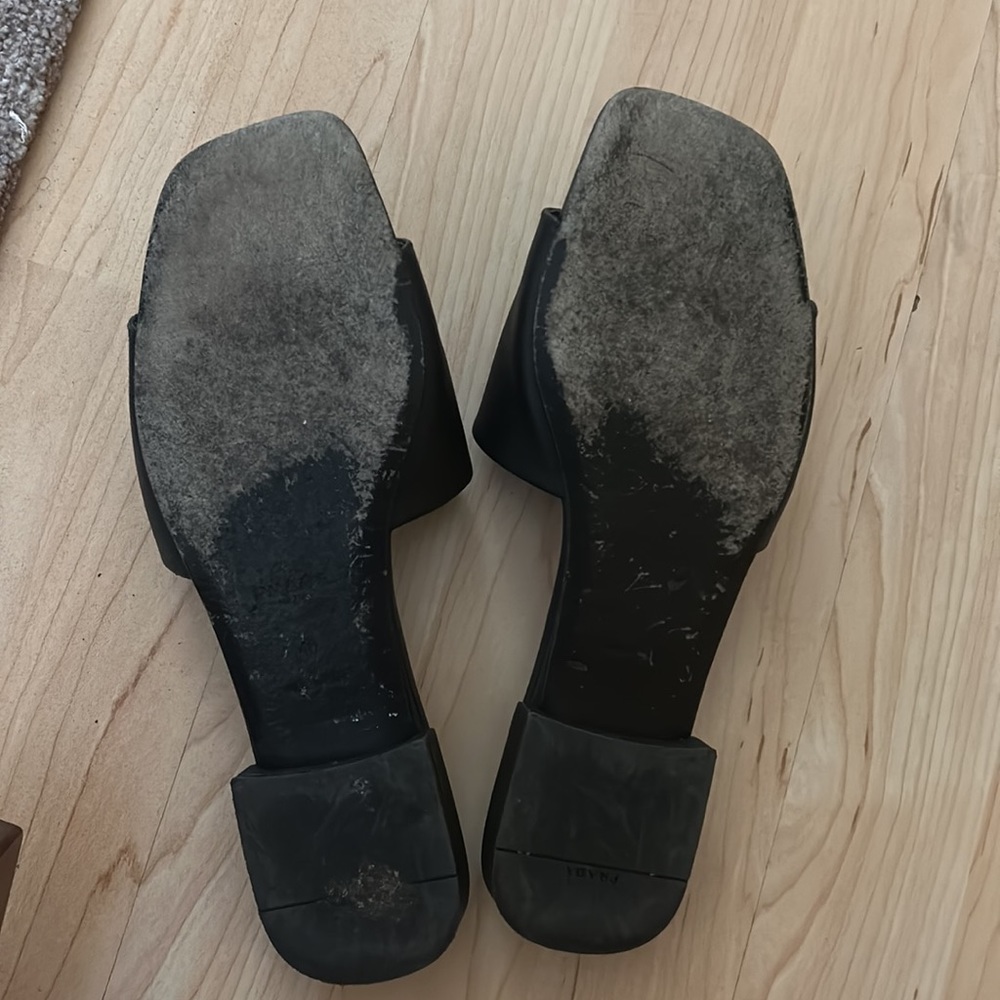 Prada slides - Picture 4 of 5
